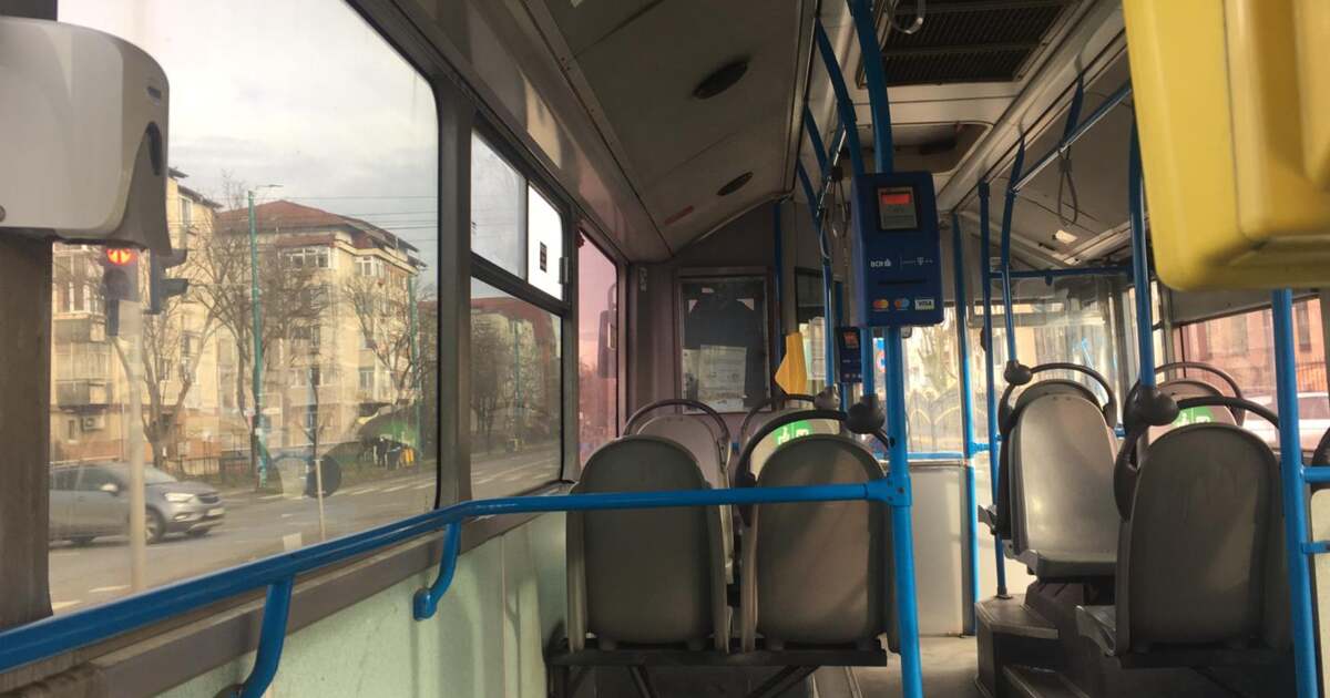 Două femei au fost rănite într-un autobuz pe strada Arieș.