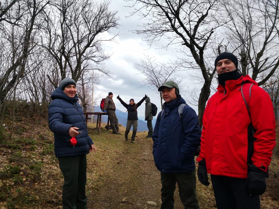 echipa care a pus săgețile indicatoare - Parcul Naţional Domogled-Valea Cernei