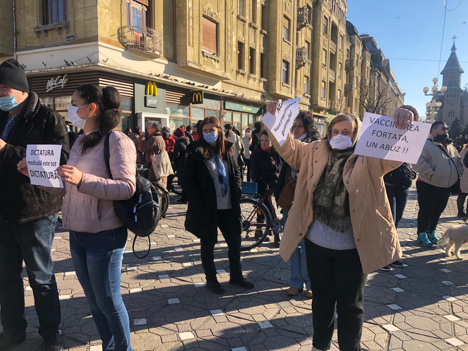 Peste o sută de oameni, la protest în centrul Timișoara