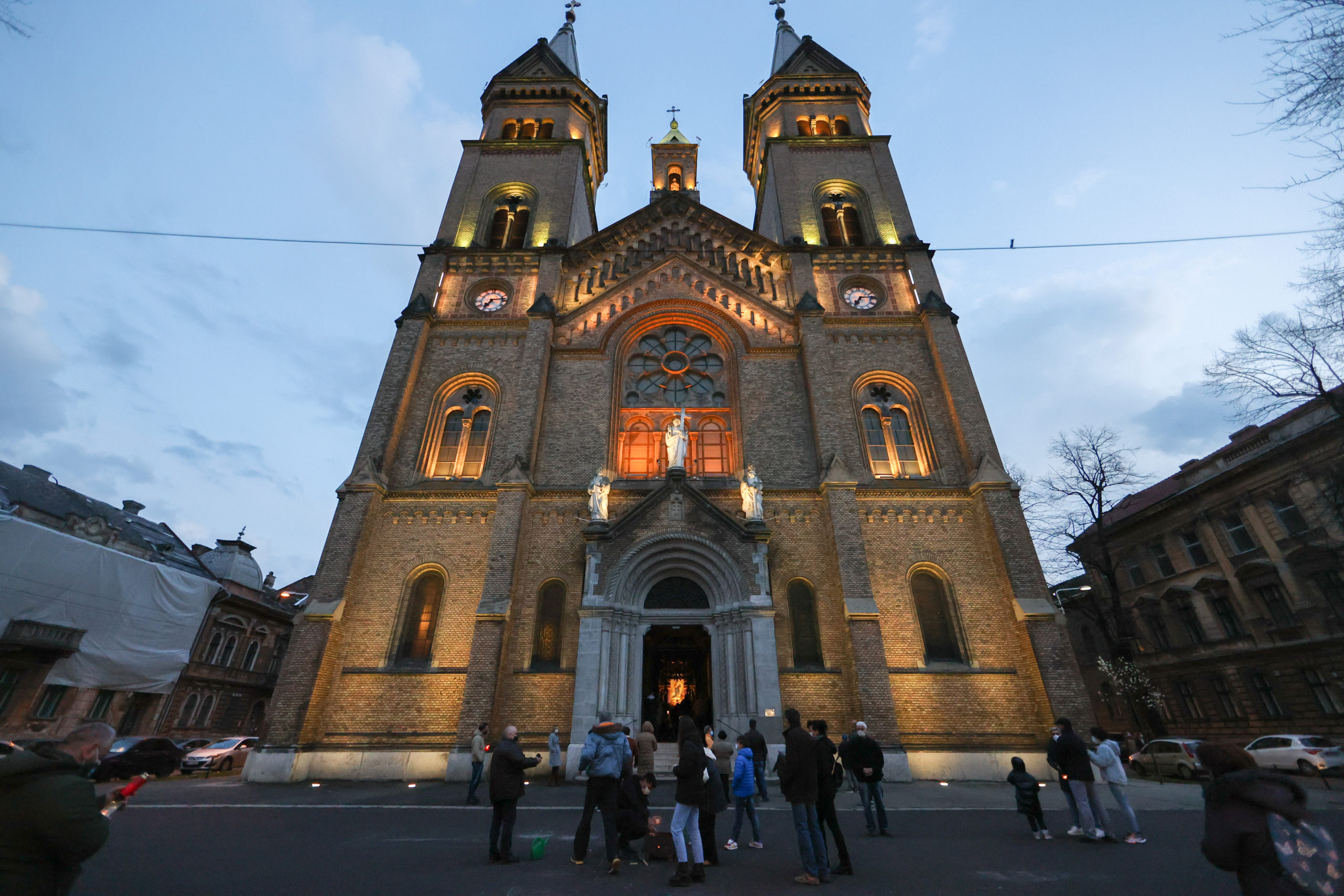 Credincioșii romano-catolici au luat lumină din Biserica Millennium din Timișoara