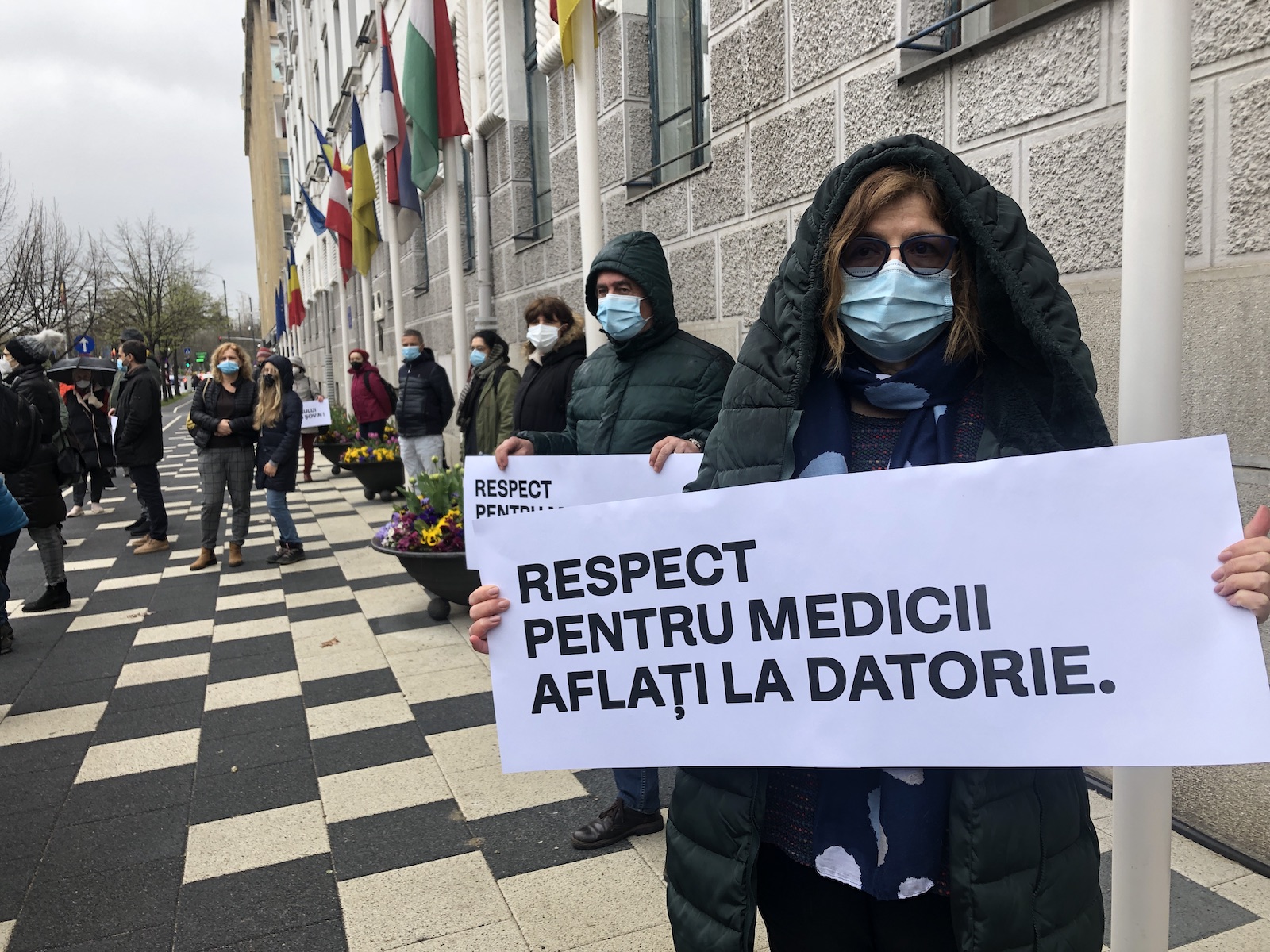 protest cu fritz in fata primariei anti xenofobie 2