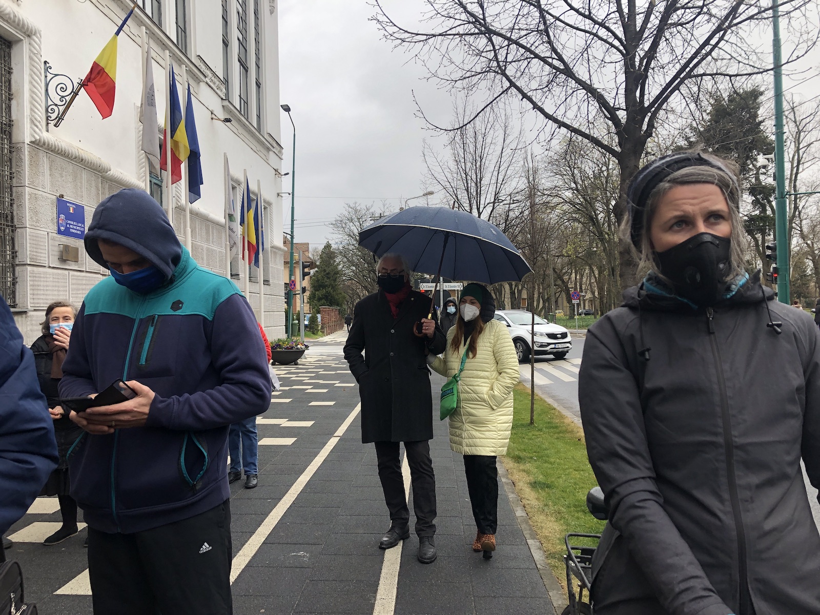 protest cu fritz in fata primariei anti xenofobie 7