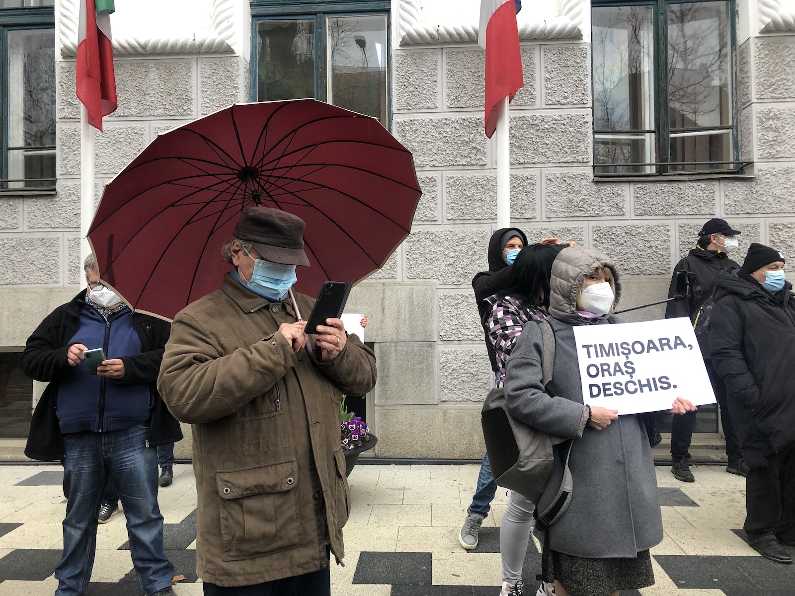 protest cu fritz in fata primariei anti xenofobie 14