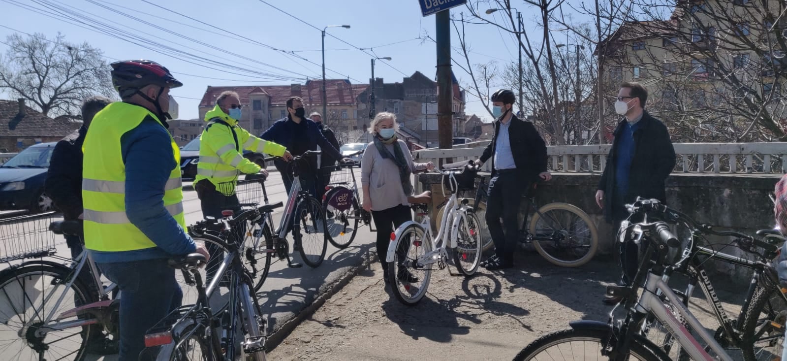 sefi din primarie cu bicicleta prin oras latcau fritz 4