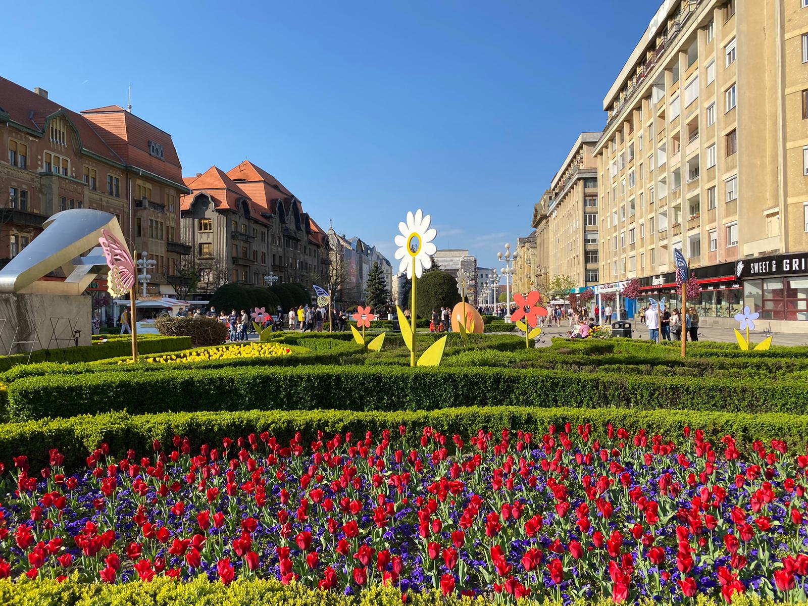 Timișoara în prima zi de relaxare a măsurilor. Au apărut și decorațiunile de Paști