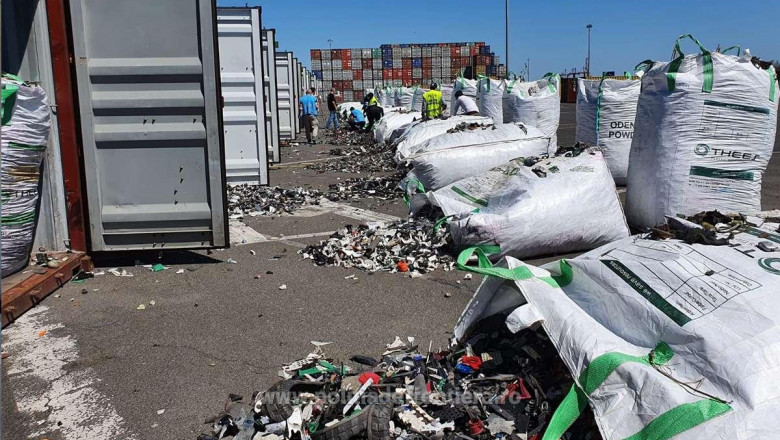 Containere cu deșeuri aduse din Germania, descoperite în Portul Constanța