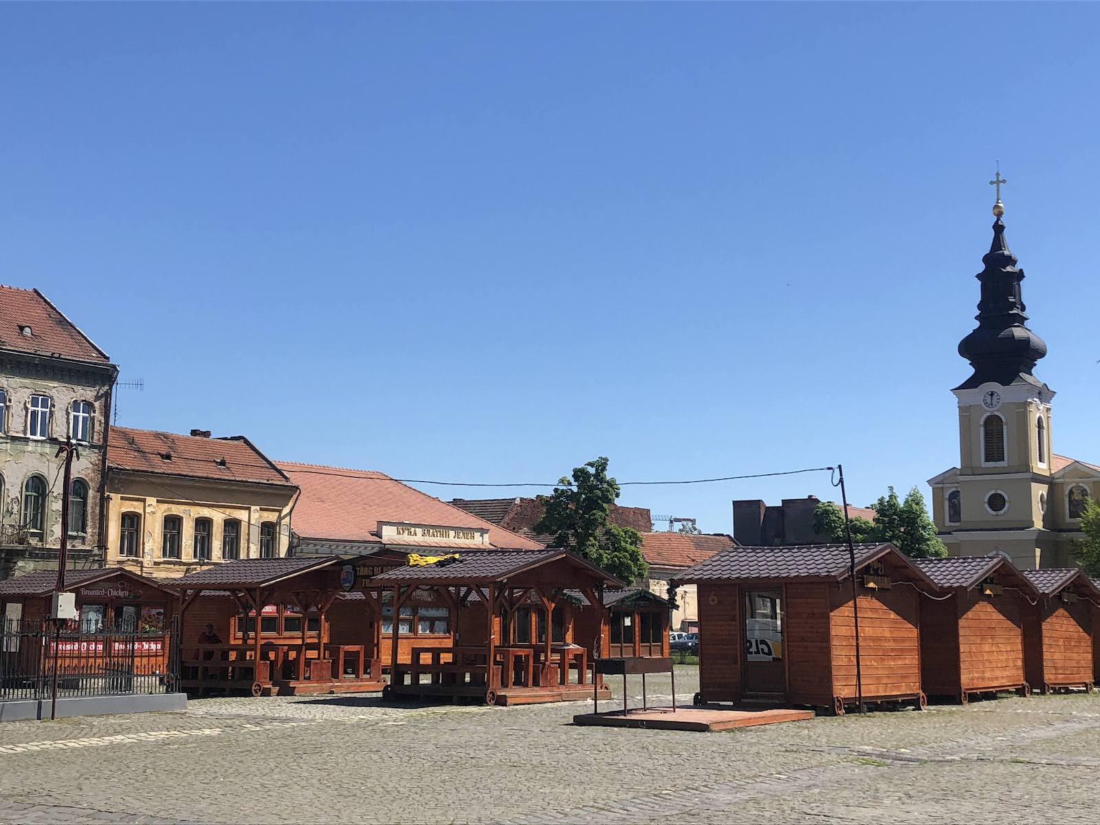 targ produse traditionale casute piata traian 1