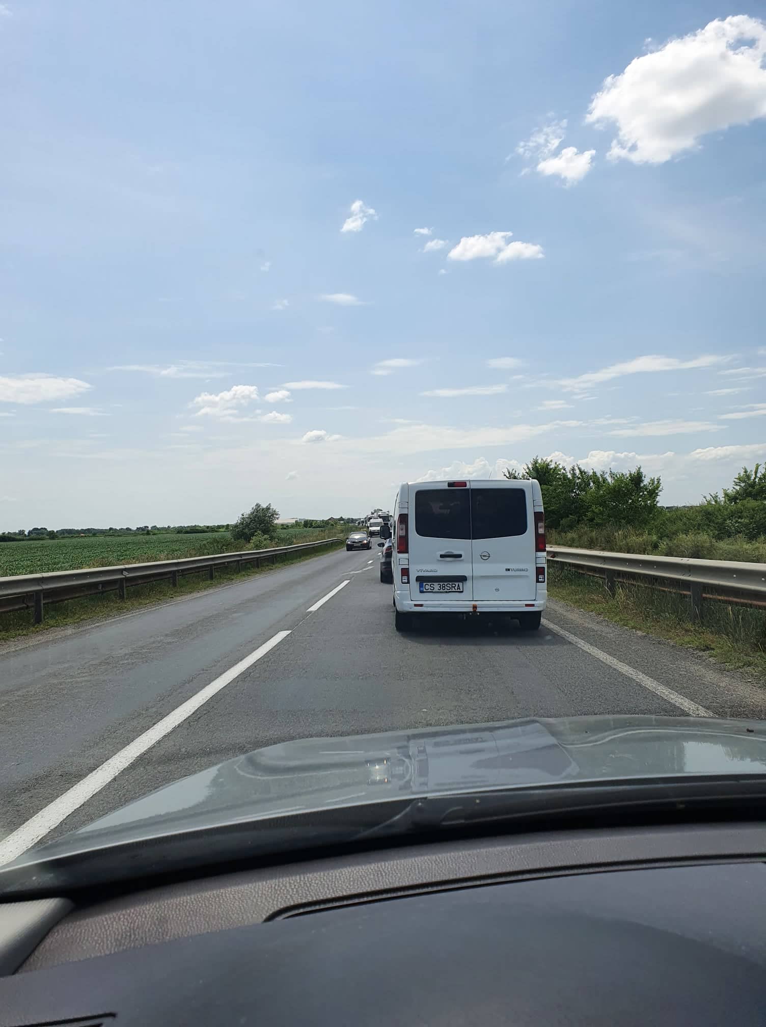 În județul Timiș, protestul s-a desfășurat pe drumul ce leagă Timișoara de Lugoj, dar și pe urcarea pe A1, între centură și Giarmata. Șoferii de tir au condus cu viteză foarte mică, iar traficul a fost dat peste cap și s-au format cozi. Transportatorii sunt nemulțumiți de intenția guvernului de a impozita diurnele și spun că inițiativa le-ar reduce de la 87.5 la 45 de euro pe zi. De asemenea, nu sunt de acord cu introducerea unei taxe de drum, pe kilometru.