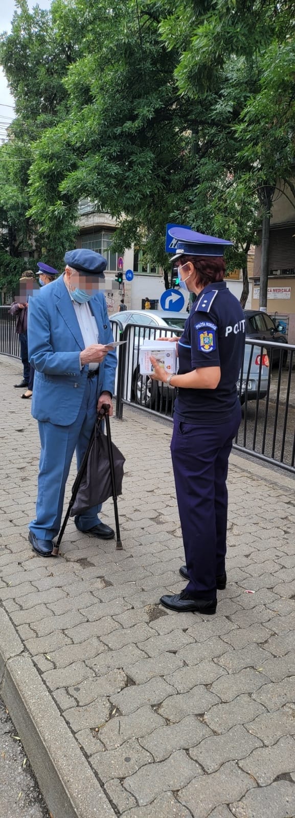 politie flyere hoti buzunare