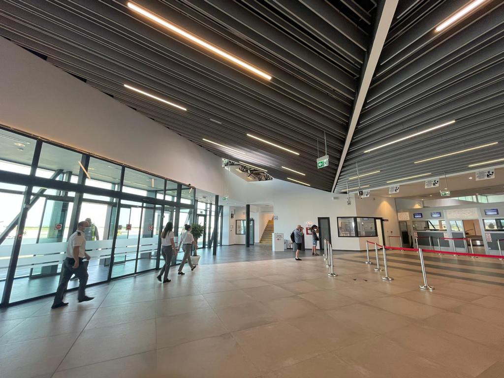 terminal sosiri externe aeroport international timisoara 3