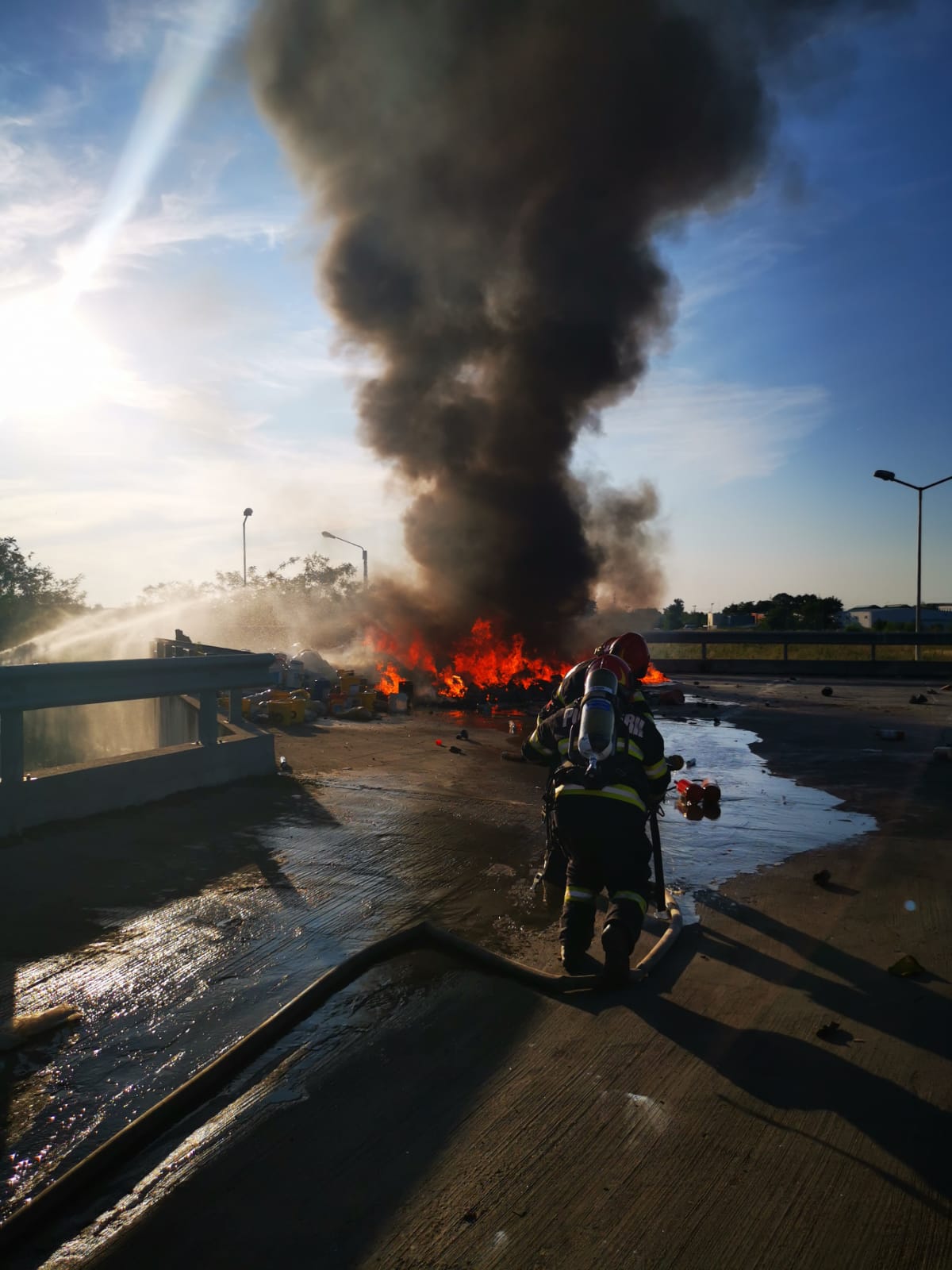 incendiu flacari pompier incendiu vopsea