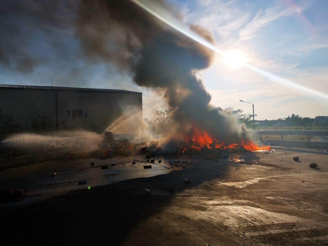 incendiu gunoi gunoaie vopsele vopseluri vopsea