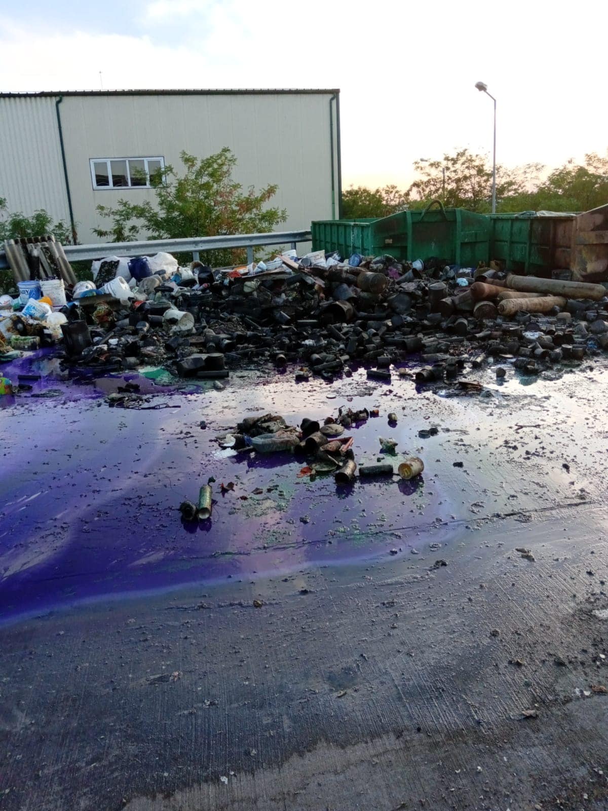 incendiu gunoi gunoaie vopsele vopseluri vopsea