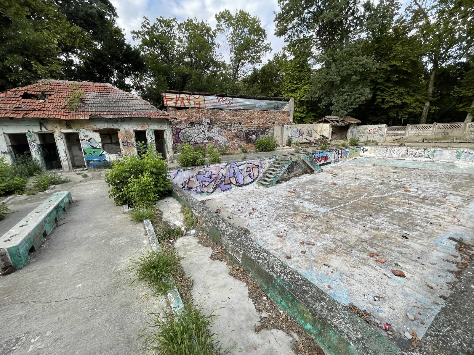 baza uszoda ruina august 2021 1