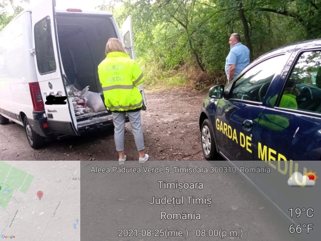 Garda de Mediu gunoi microbuz padurea verde