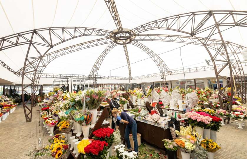 FOTO. Piața de Flori din 700, redeschisă la peste șase luni de la