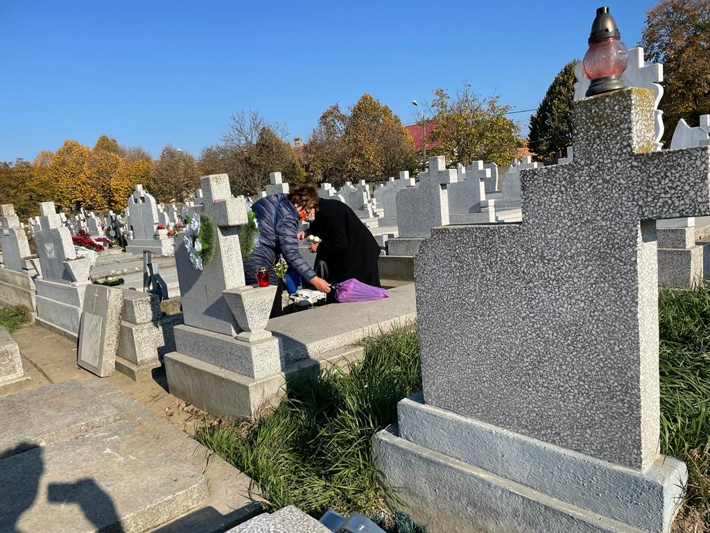 ziua mortilor 1 noiembrie cimitir flori (20)