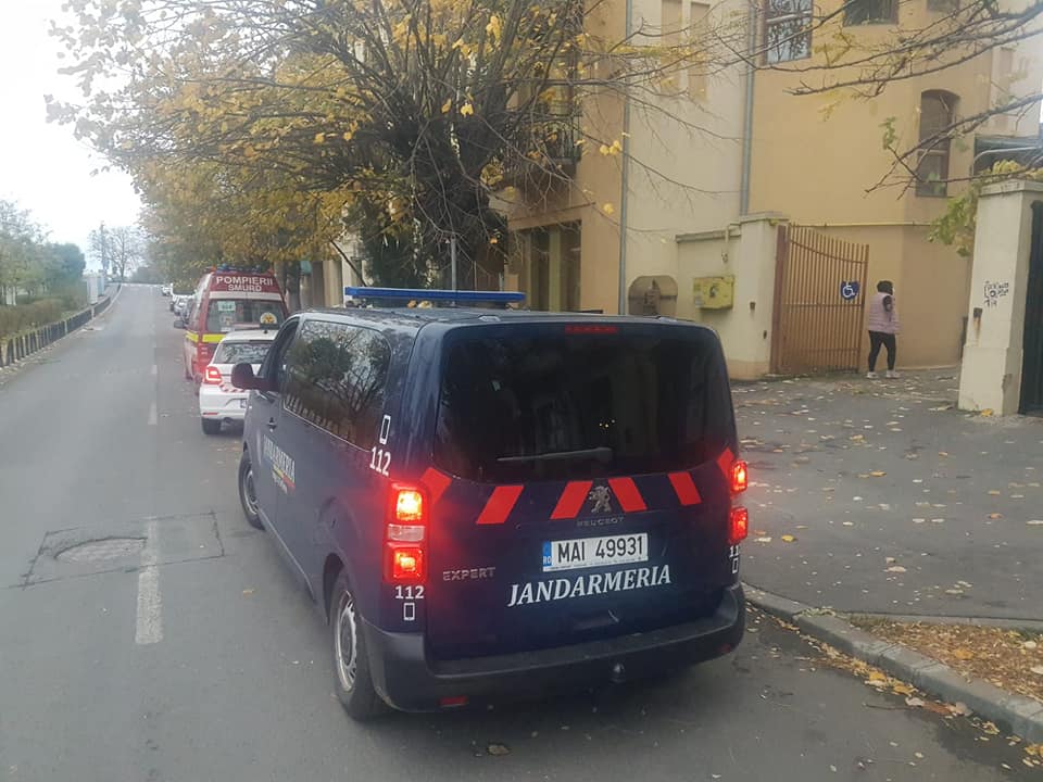 Individ săltat de jandarmi pentru că își bătea soția pe stradă, la Timișoara