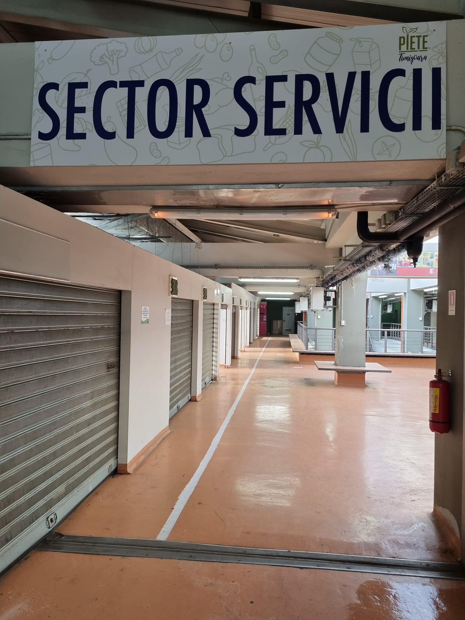 La frizerie sau ceasornicar în Piața Iosefin, la noul Sector Servicii
