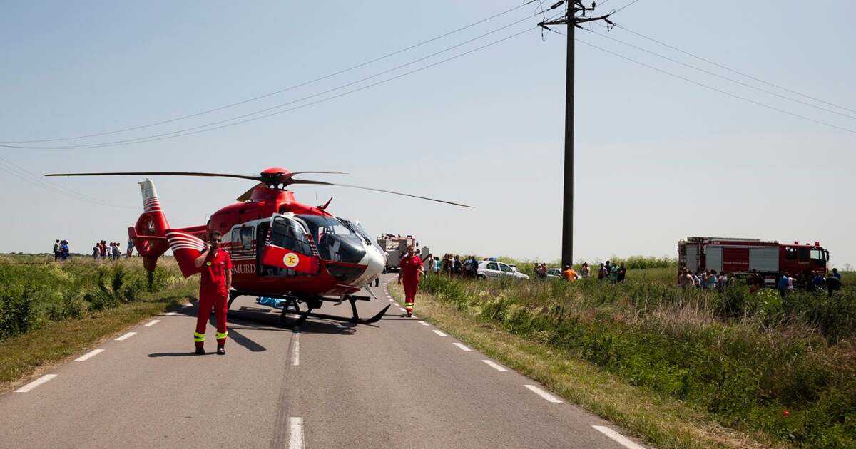 Pompieri au fost răniți într-un accident rutier lângă Timișoara Pompieri au fost răniți într-un accident rutier lângă Timișoara