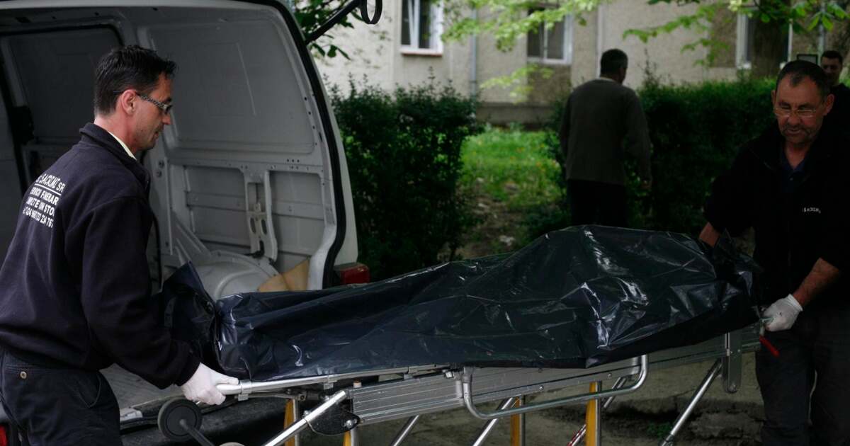 Un tânăr a fost găsit mort într-un apartament din Timișoara. Un tânăr a fost găsit mort într-un apartament din Timișoara.