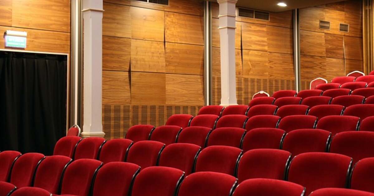 Se reduc locurile de protocol pentru oficiali la evenimentele culturale și se redirecționează. Se reduc locurile de protocol pentru oficiali la evenimentele culturale și se redirecționează.