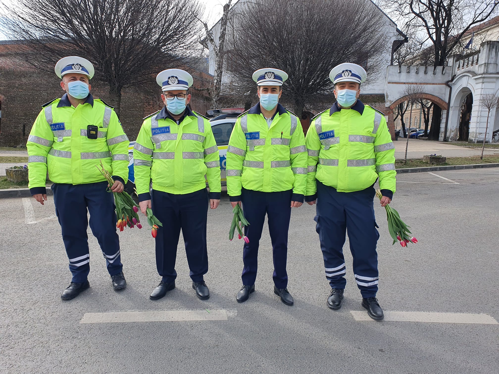 flori politie 8 martie