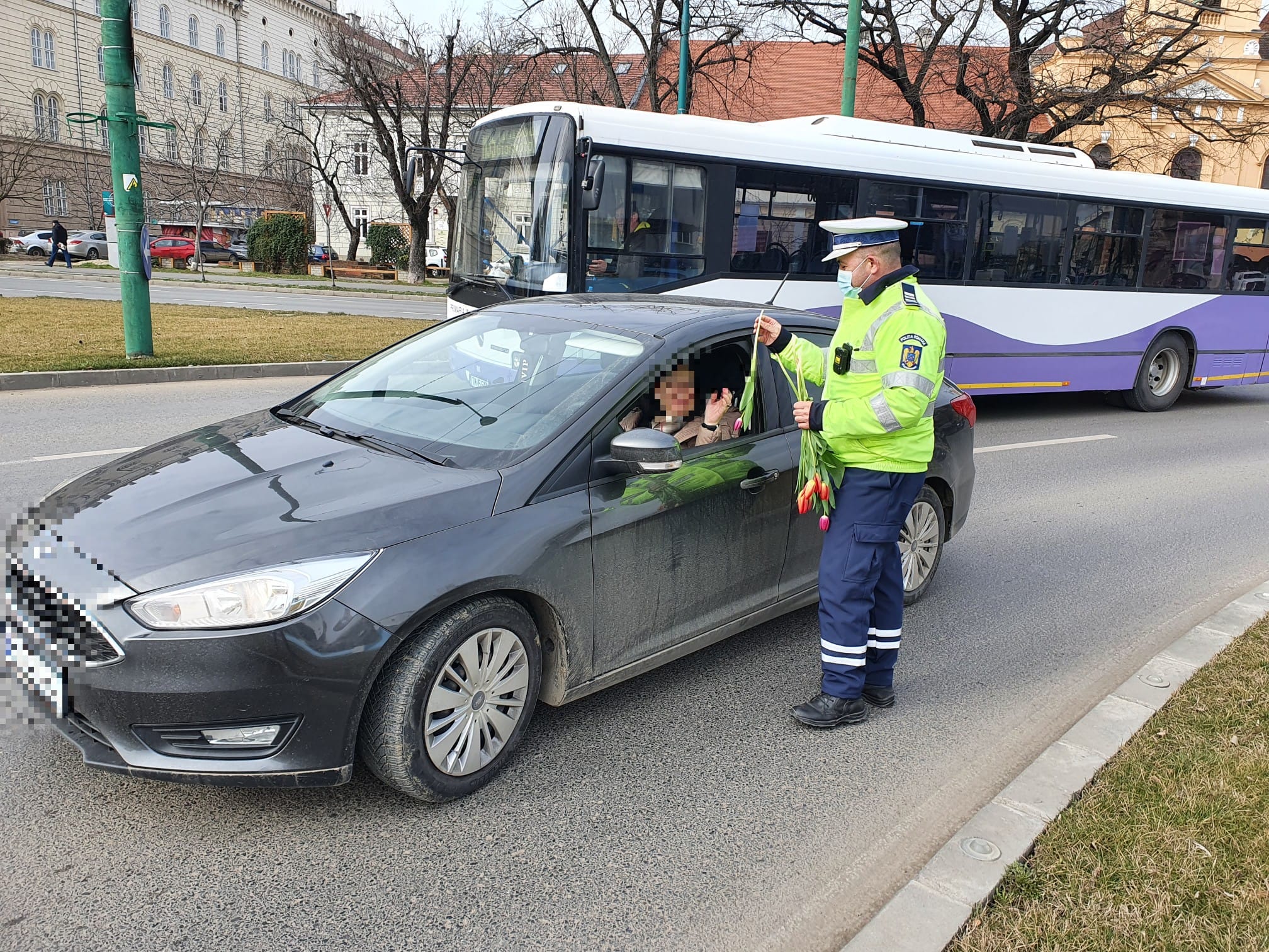 flori politie 8 martie