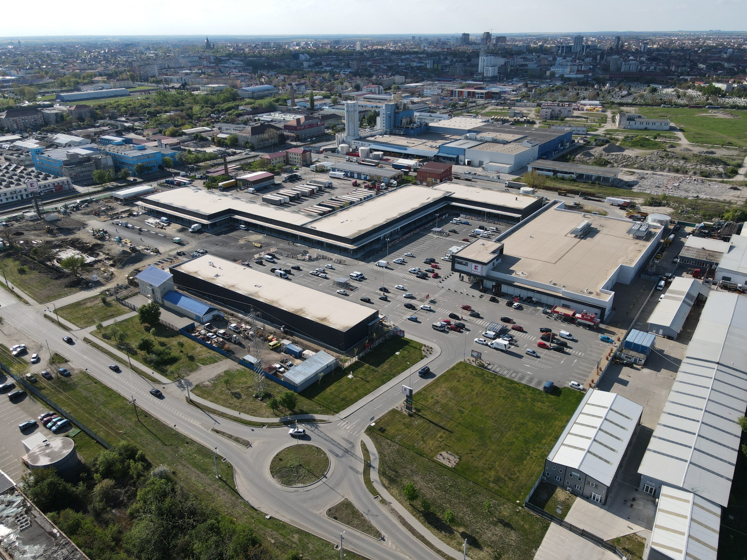 Foto. Funshop Park Timișoara, Un Nou Centru Comercial Deschis În Timișoara.  Branduri De Renume, Restaurante Și Loc De Joacă - Tion