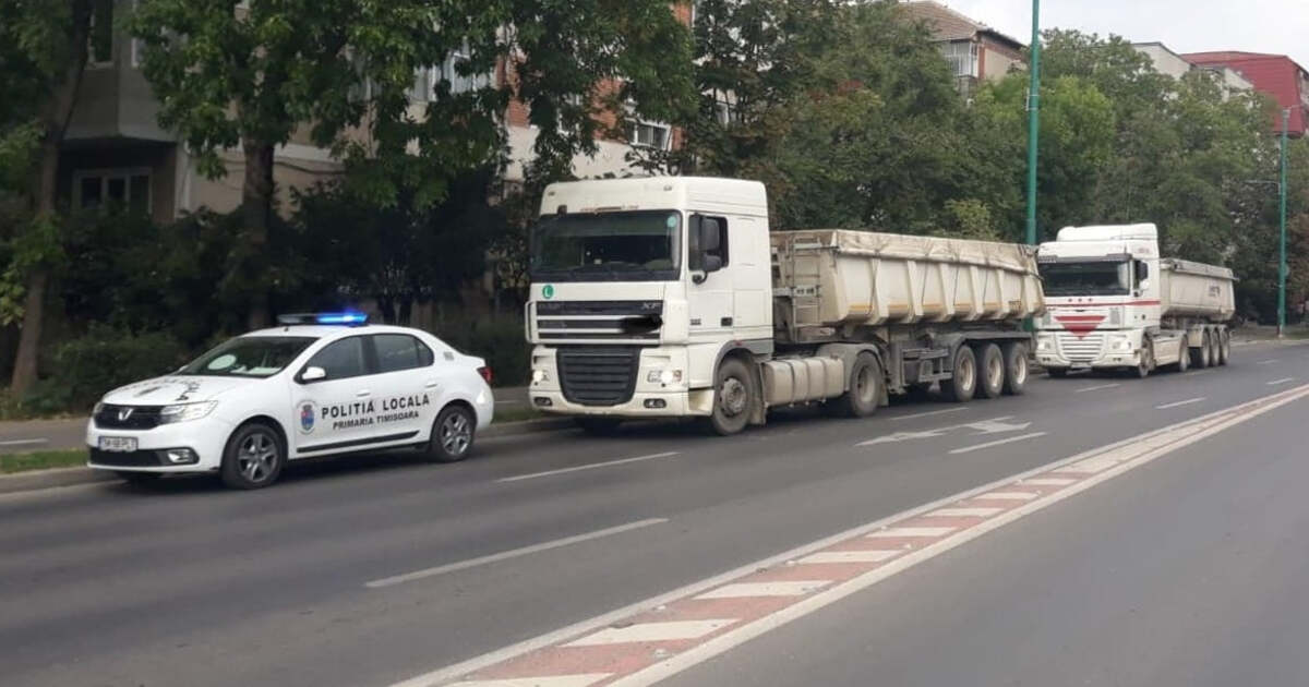 Traficul este restricționat miercuri pe șoselele din Timiș și alte 15 județe, din cauza căldurii intense. Traficul este restricționat miercuri pe șoselele din Timiș și alte 15 județe, din cauza căldurii intense.