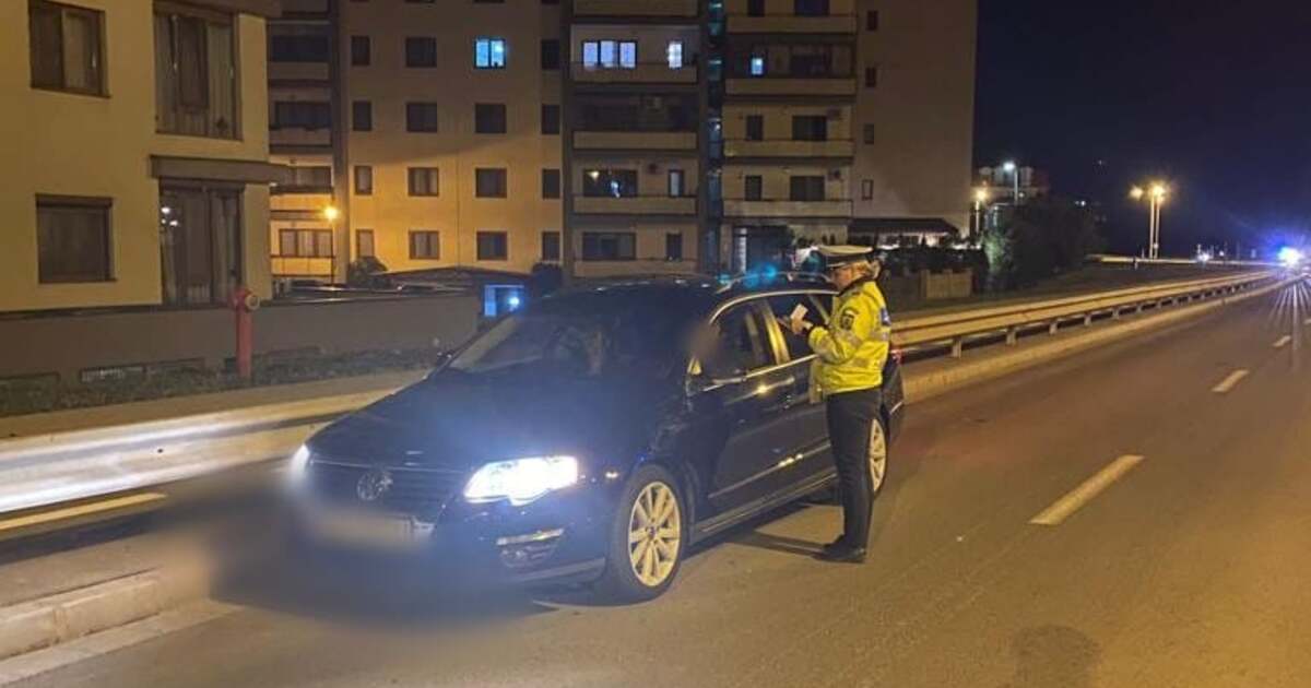 Bărbat din Timișoara reținut de poliție pentru conducerea unei mașini fără permis și numere false Bărbat din Timișoara reținut de poliție pentru conducerea unei mașini fără permis și numere false