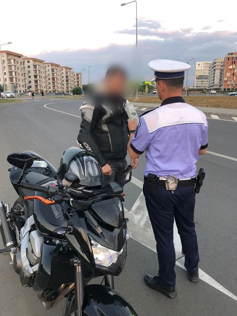 motocilcist politia rutiera