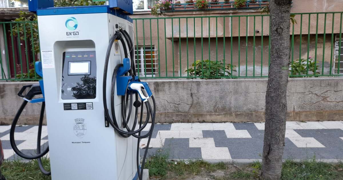 Timișorenii adoră mașinile electrice, iar Primăria se laudă cu stațiile de încărcare. Timișorenii adoră mașinile electrice, iar Primăria se laudă cu stațiile de încărcare.