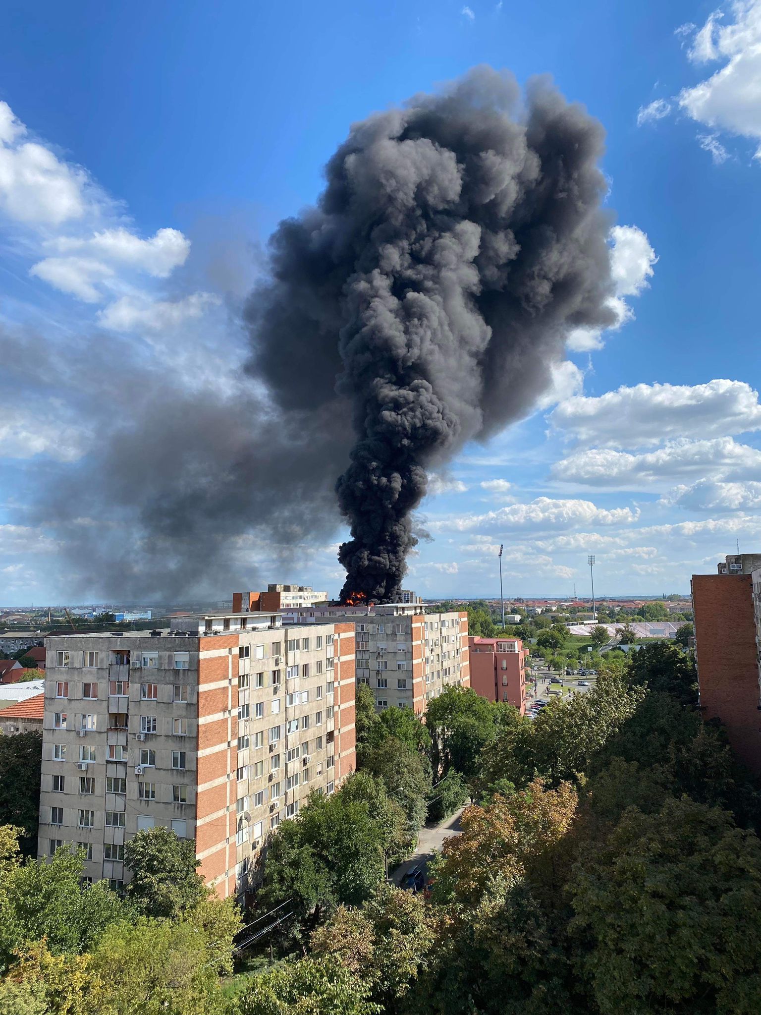 Incendiu acoperiș bloc Caceu