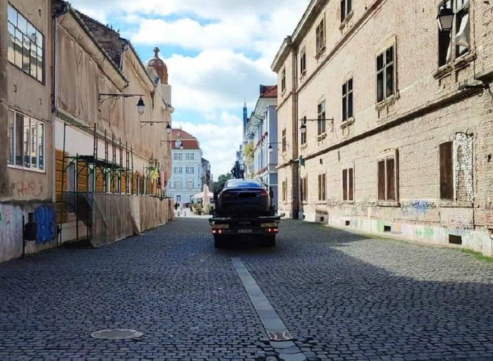 masini ridicate pietonala