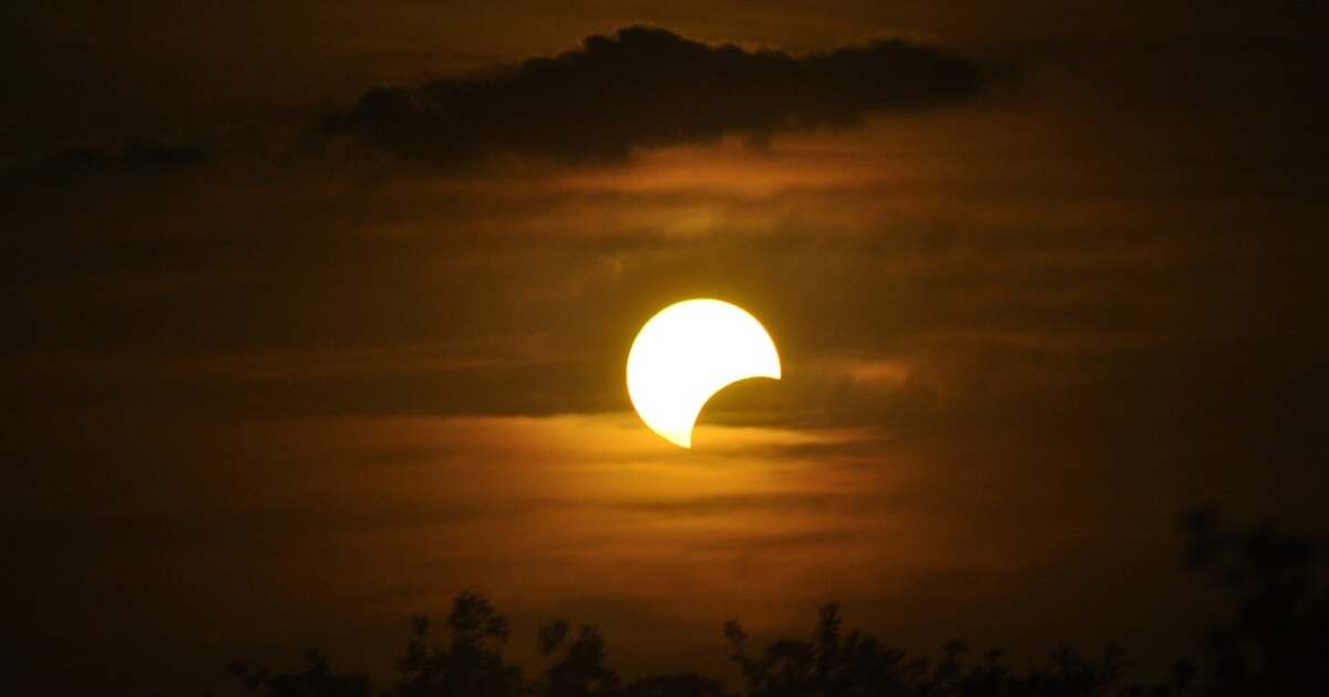 Fenomene astronomice spectaculoase în zodia Berbecului: lună nouă și eclipsă de soare Fenomene astronomice spectaculoase în zodia Berbecului: lună nouă și eclipsă de soare
