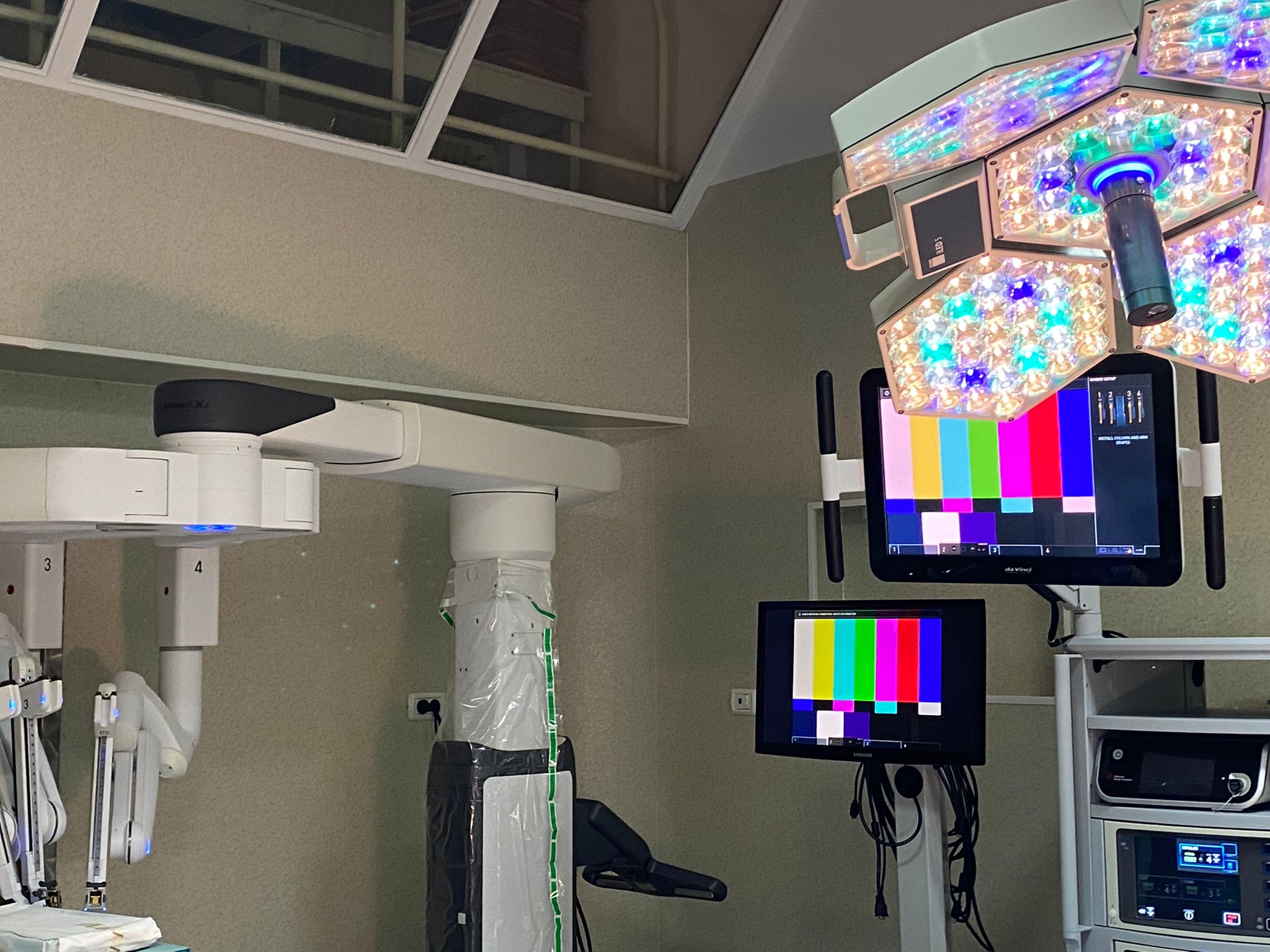 operatie medici chirurgi spital davinci (2)