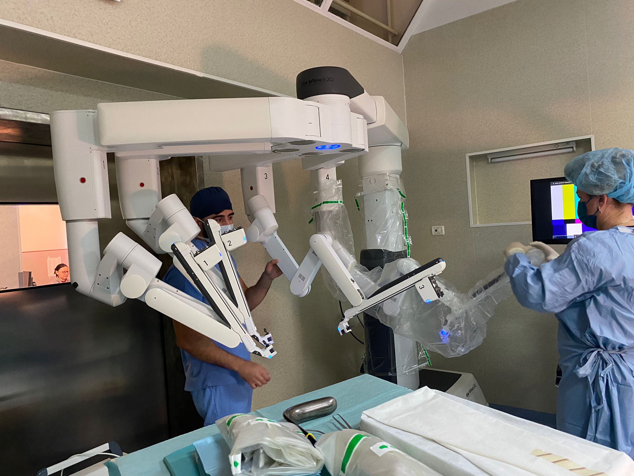 operatie medici chirurgi spital davinci (3)