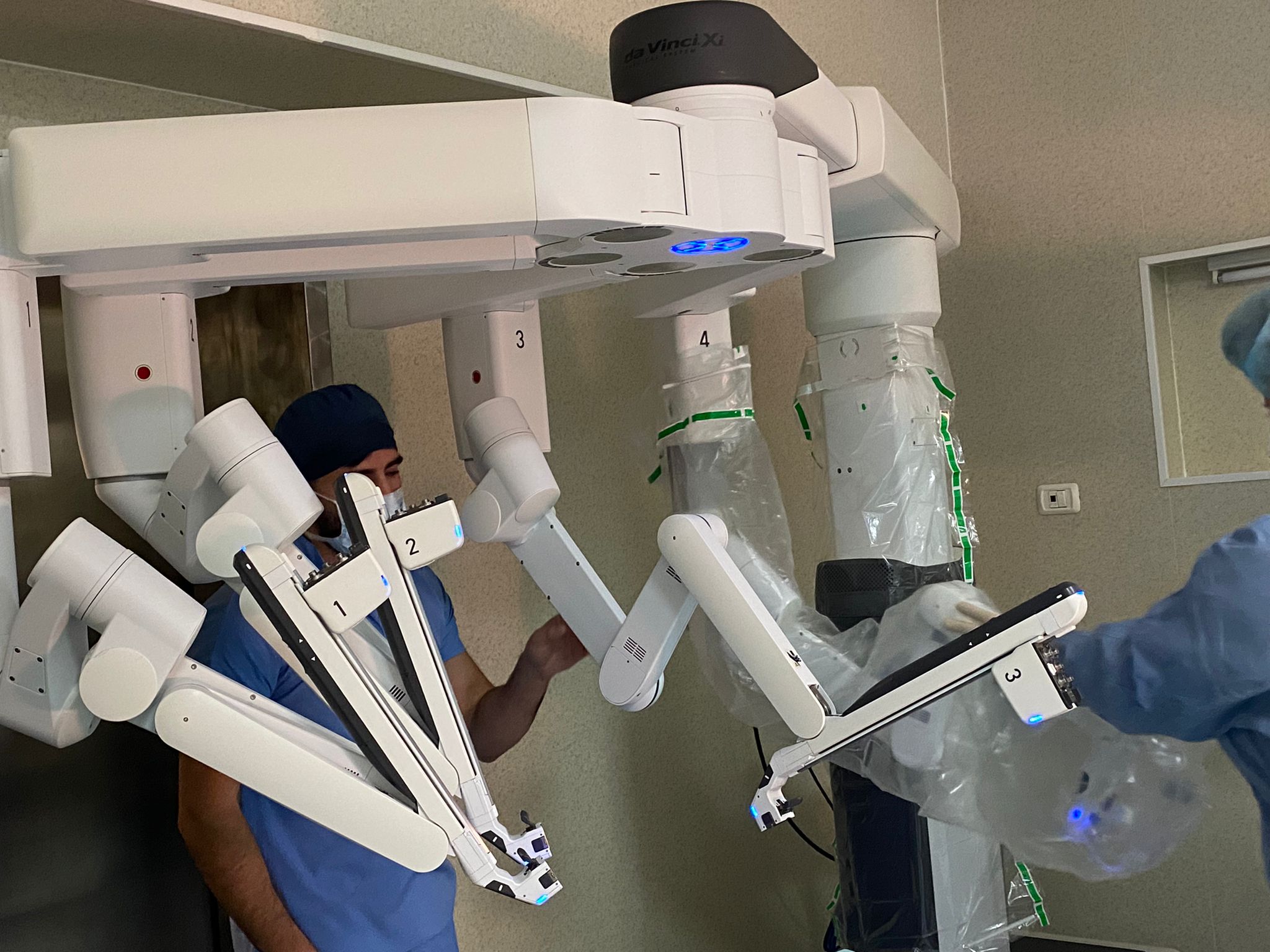 operatie medici chirurgi spital davinci (4)