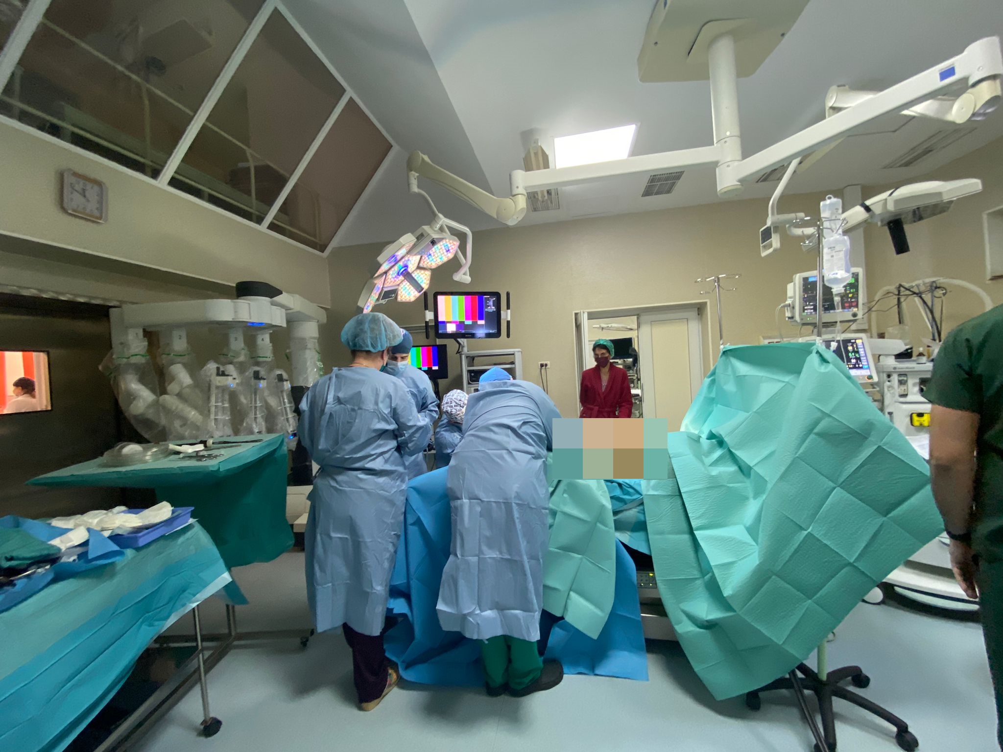 operatie medici chirurgi spital davinci (6)