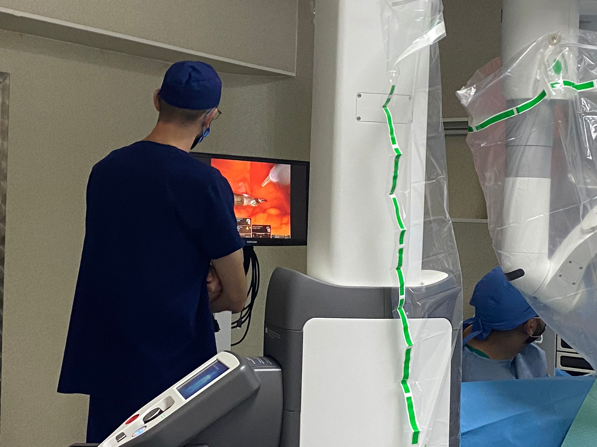 operatie medici chirurgi spital davinci (8)