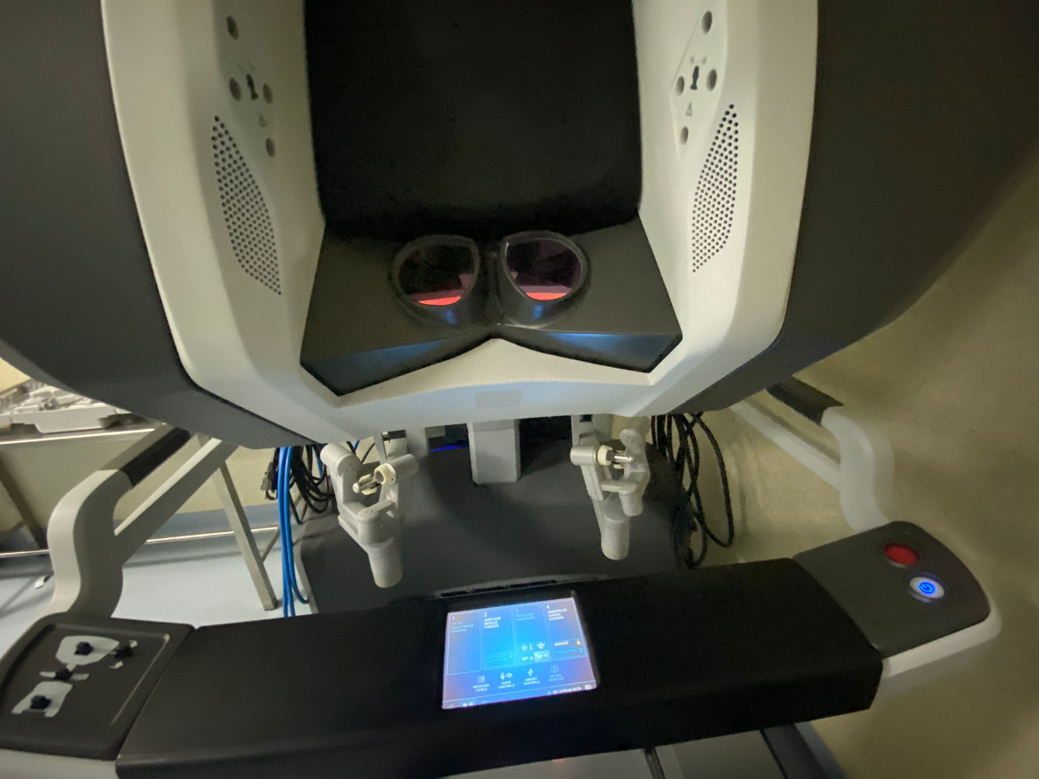 operatie medici chirurgi spital davinci (9)