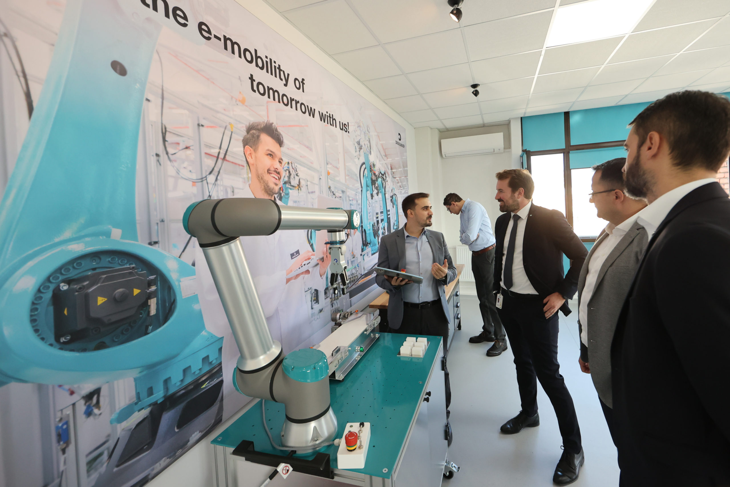 Inaugurare Laborator de Robotica DRÄXLMAIER la Universitatea Politehnica Timisoara