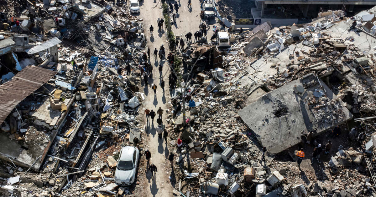 Ajutor de 1,3 milioane de euro din partea României pentru populația afectată de cutremur în Turcia și Siria Ajutor de 1,3 milioane de euro din partea României pentru populația afectată de cutremur în Turcia și Siria