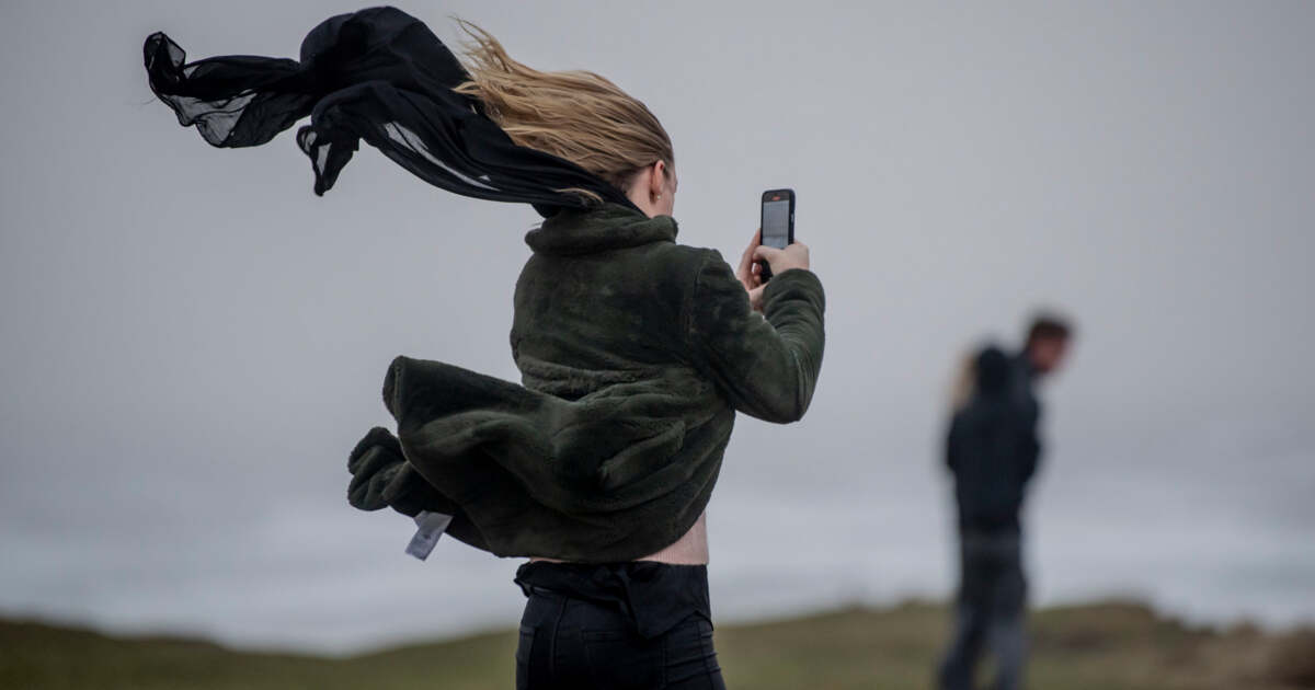 Vânt puternic afectează Banatul și Crișana, cu intensificări în zonele montane până mâine.