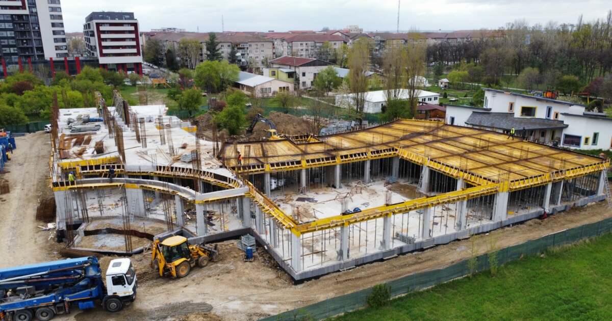 Mobilier scump în noul corp de clădire la Liceul Waldorf, 170.000 de euro. Mobilier scump în noul corp de clădire la Liceul Waldorf, 170.000 de euro.