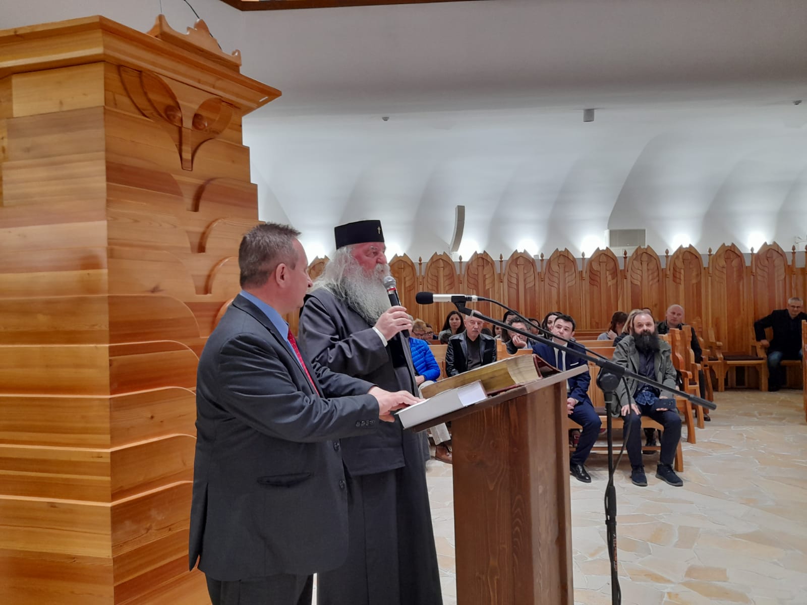 muzeul bibliei cea mai mare biblie timisoara (5)