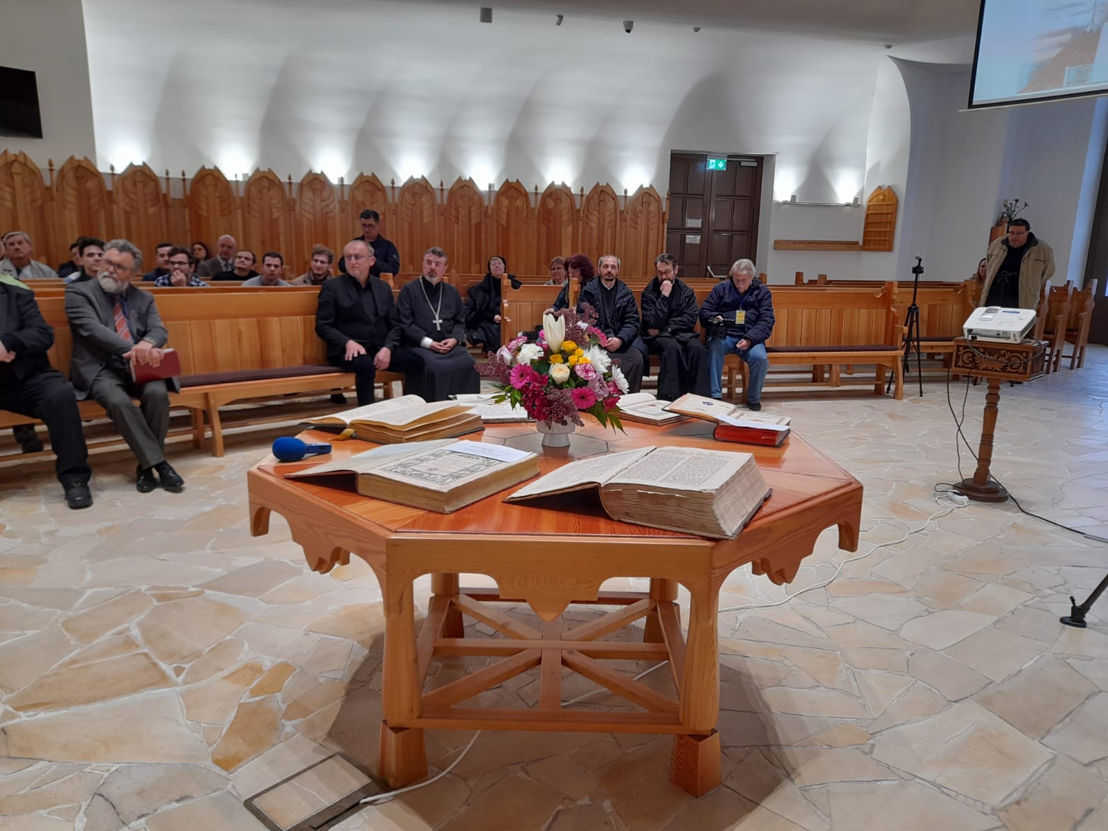 muzeul bibliei cea mai mare biblie timisoara (7)