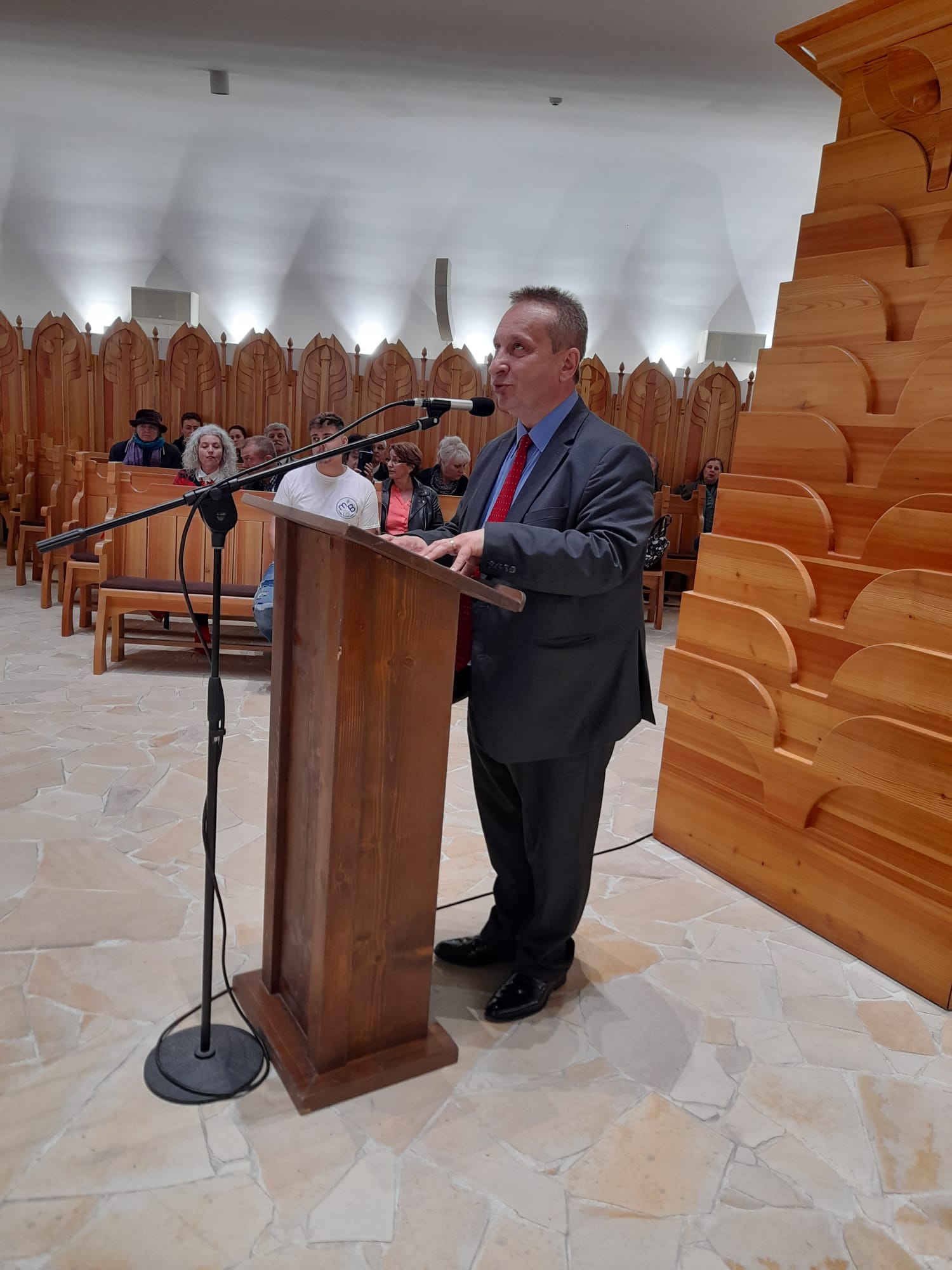 muzeul bibliei cea mai mare biblie timisoara (9)