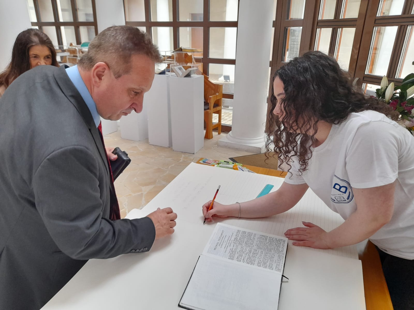 muzeul bibliei cea mai mare biblie timisoara (10)